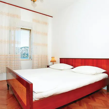 Kneze Bb Cr Račišće